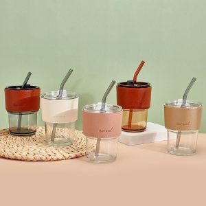 Sipy cup with glass straw
